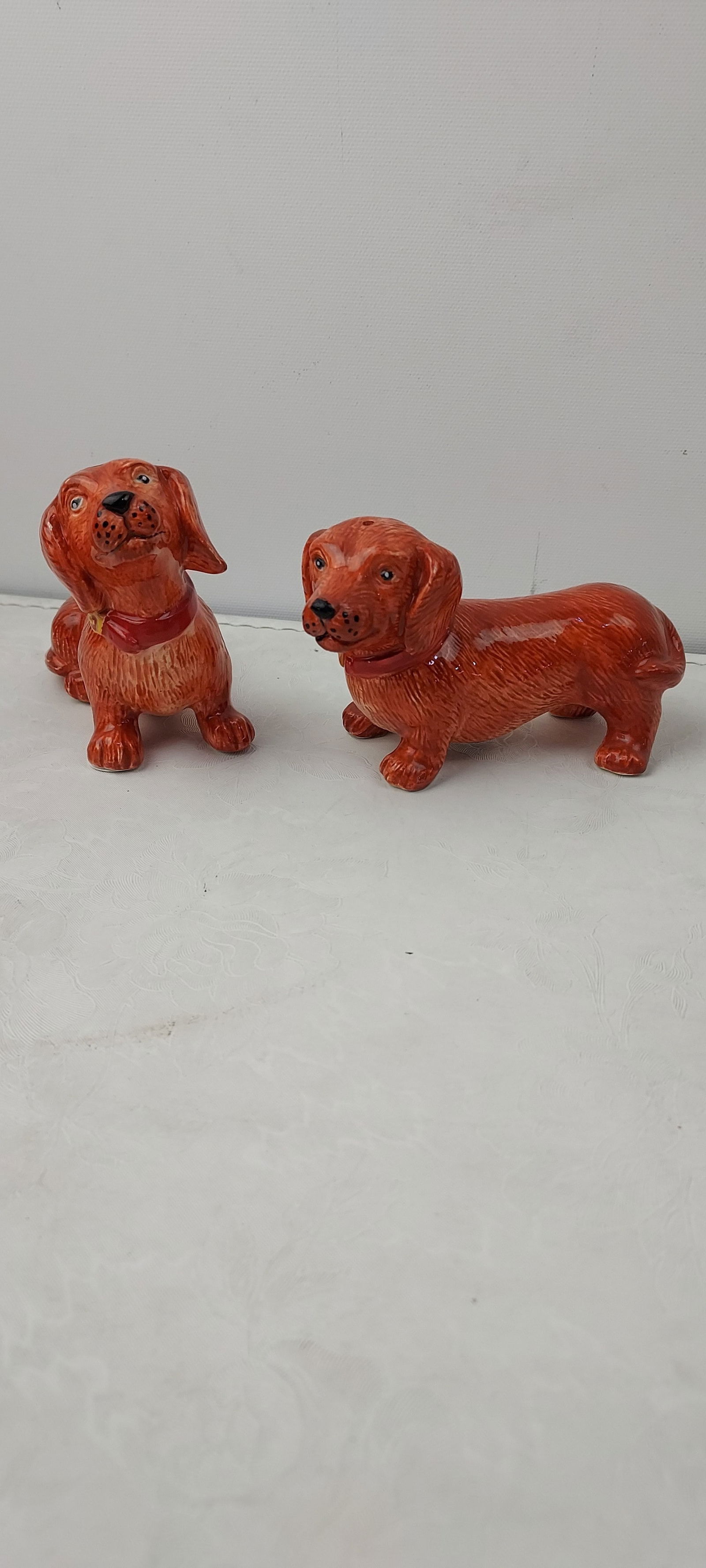 A Pair of Vintage Ceramic Dachshund Dog Salt and Pepper Shakers (1 of 2)