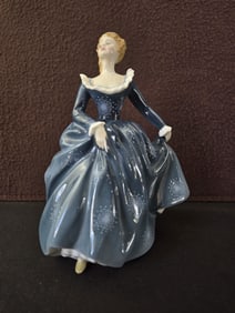 1965 Royal Doulton Figurine 'Fragrance' HN 2334