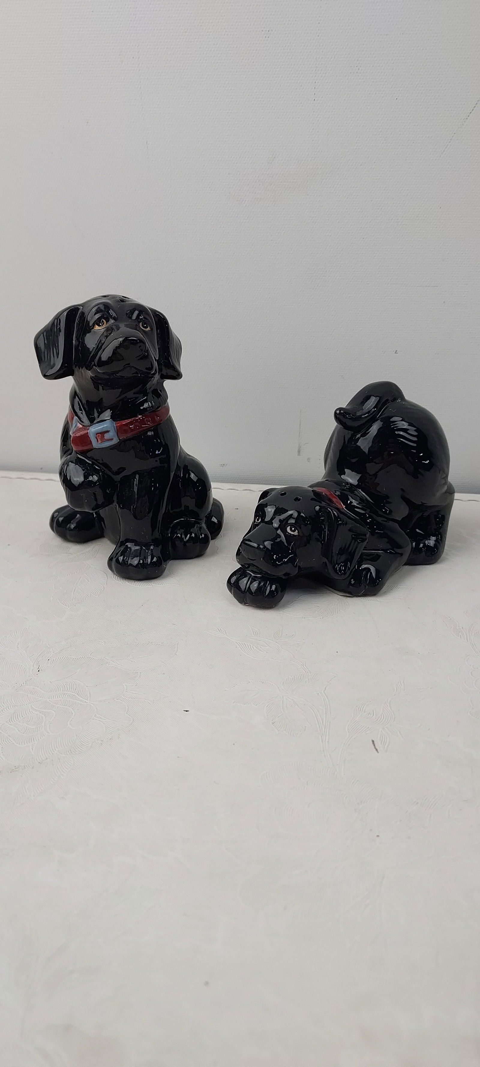 Vintage 1950s Redware Black Labrador Retriever Dog Salt & Pepper Shakers (1 of 2)