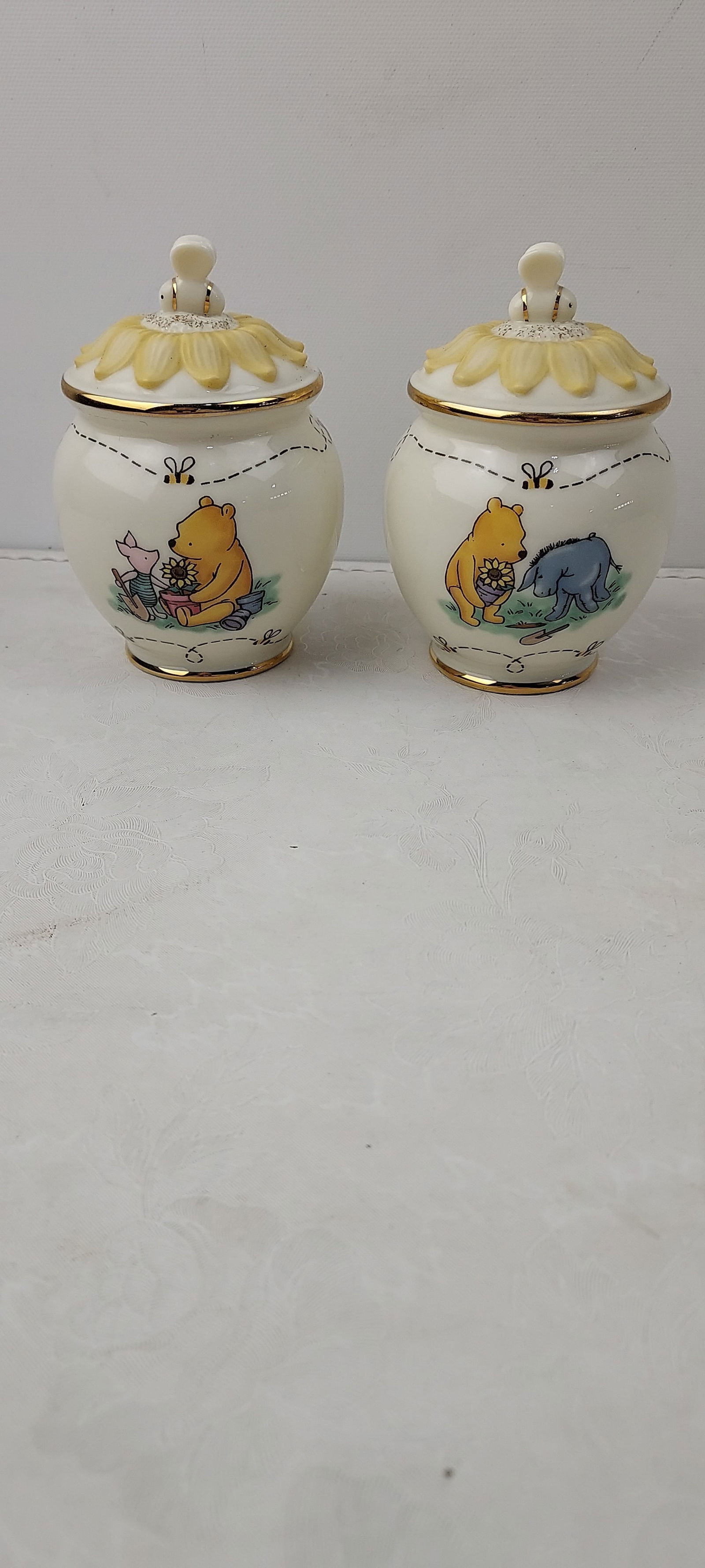 Lenox Disney Classic Pooh's Garden Salt and Pepper Shakers Set (1 of 5)