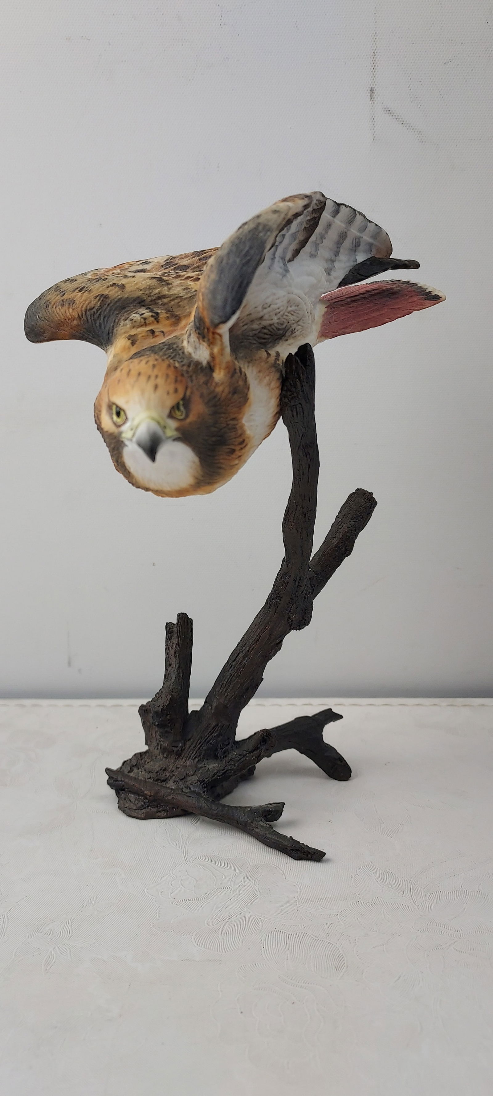 1985 Royal Worcester Birds of Prey Series Red-Tailed Hawk Porcelain Figurine (1 of 10)