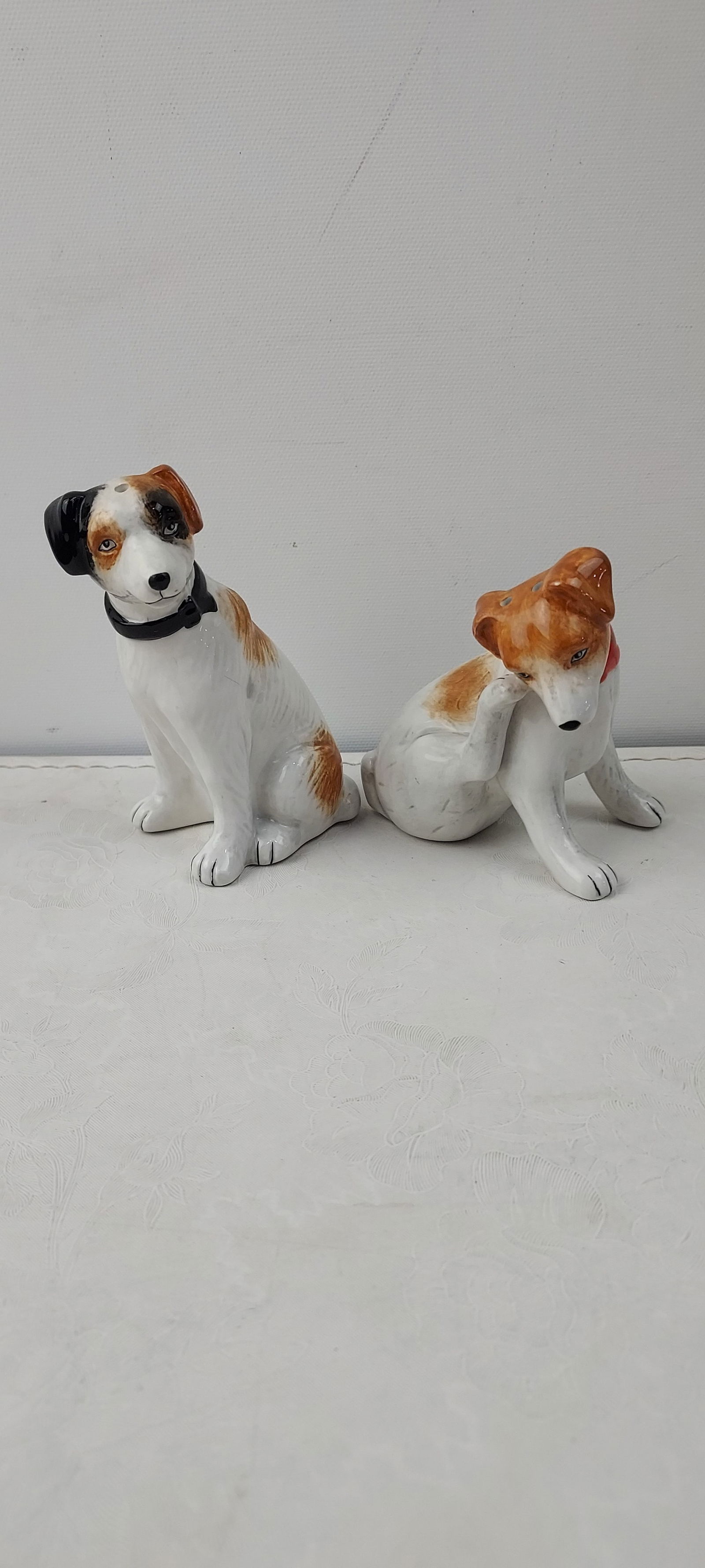 A Pair of Vintage Ceramic Jack Russell Terrier Dog Salt and Pepper Shakers (1 of 3)
