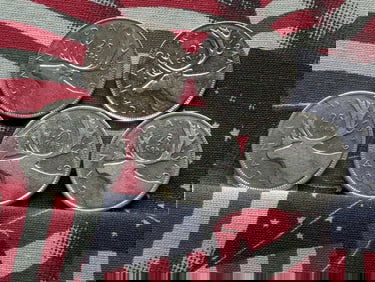 1 Bag Canadian 25 Cents (5), Assorted Dates, all 80% Silver