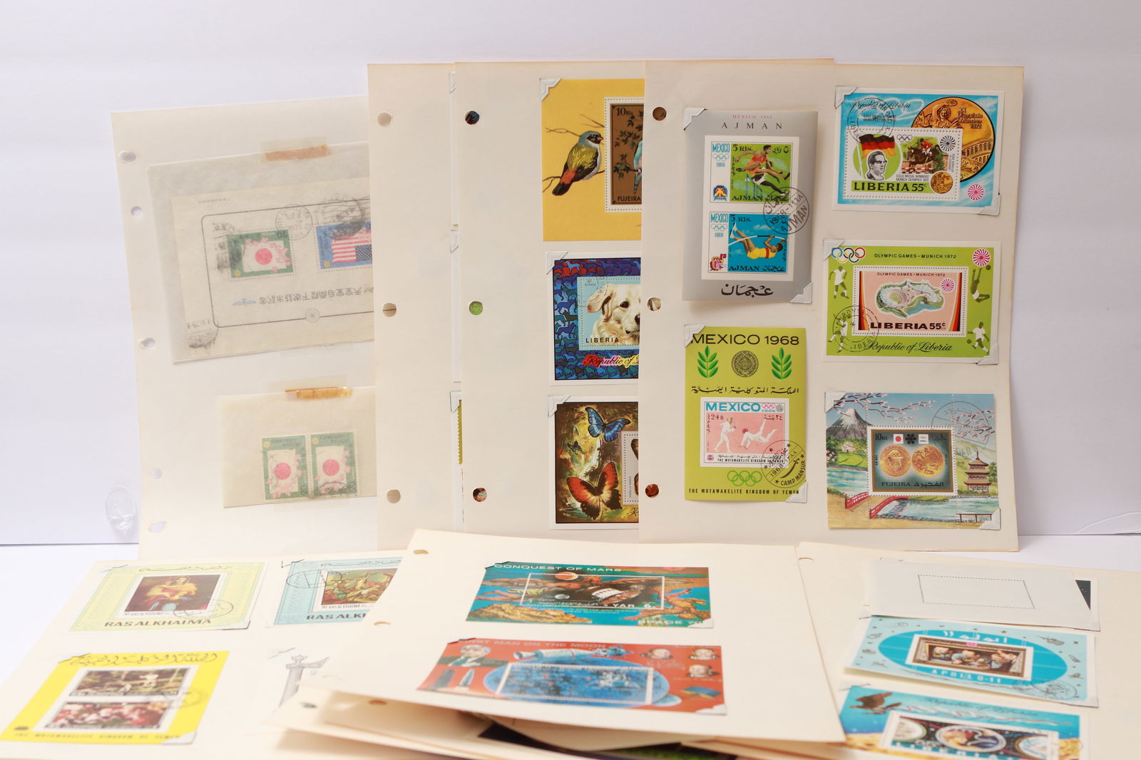 Worldwide souvenir sheet collection (1 of 20)