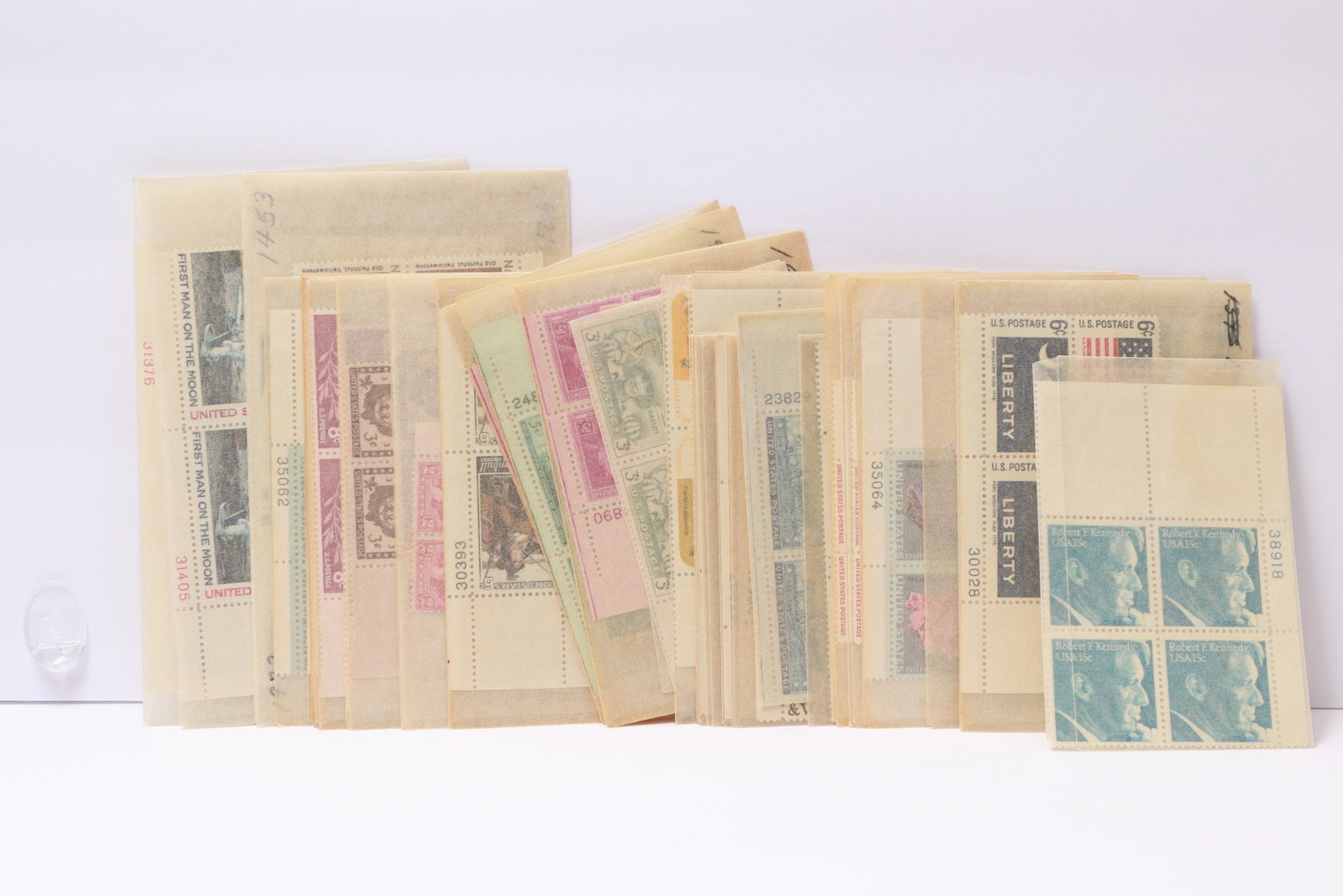United States Plate Blocks – 1930s–1970s Issues: This lot contains a varied group of U.S. plate blocks from the 1930s through the 1970s. Early material includes 1930s–1940s commemoratives such as the 3¢ Army and Navy series blocks and 3¢ Preside