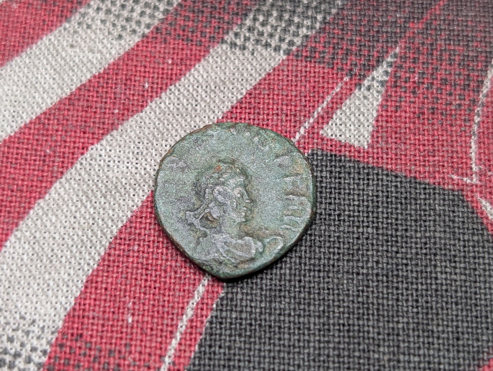 367-375 AD Ancient Roman Coin, Over 1,600 years old (1 of 2)