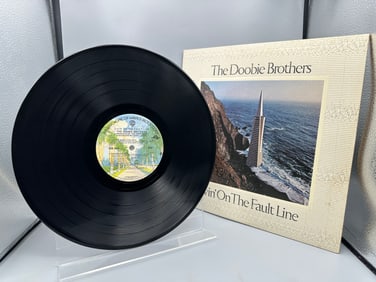 1977 The Doobie Brothers Livin On The Fault Line Vinyl Album - BSK 3045