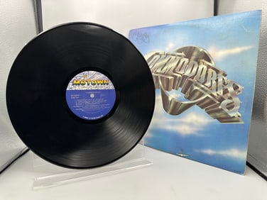 1977 Commodores Self Titled Vinyl Album - M7-884R1