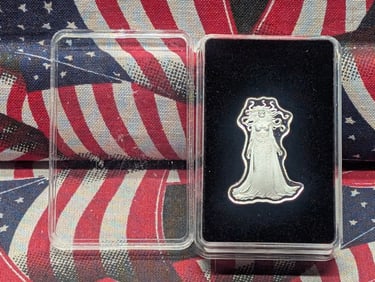 5 Grams .999 FINE SILVER Medusa Designed Bullion Piece in Display Box