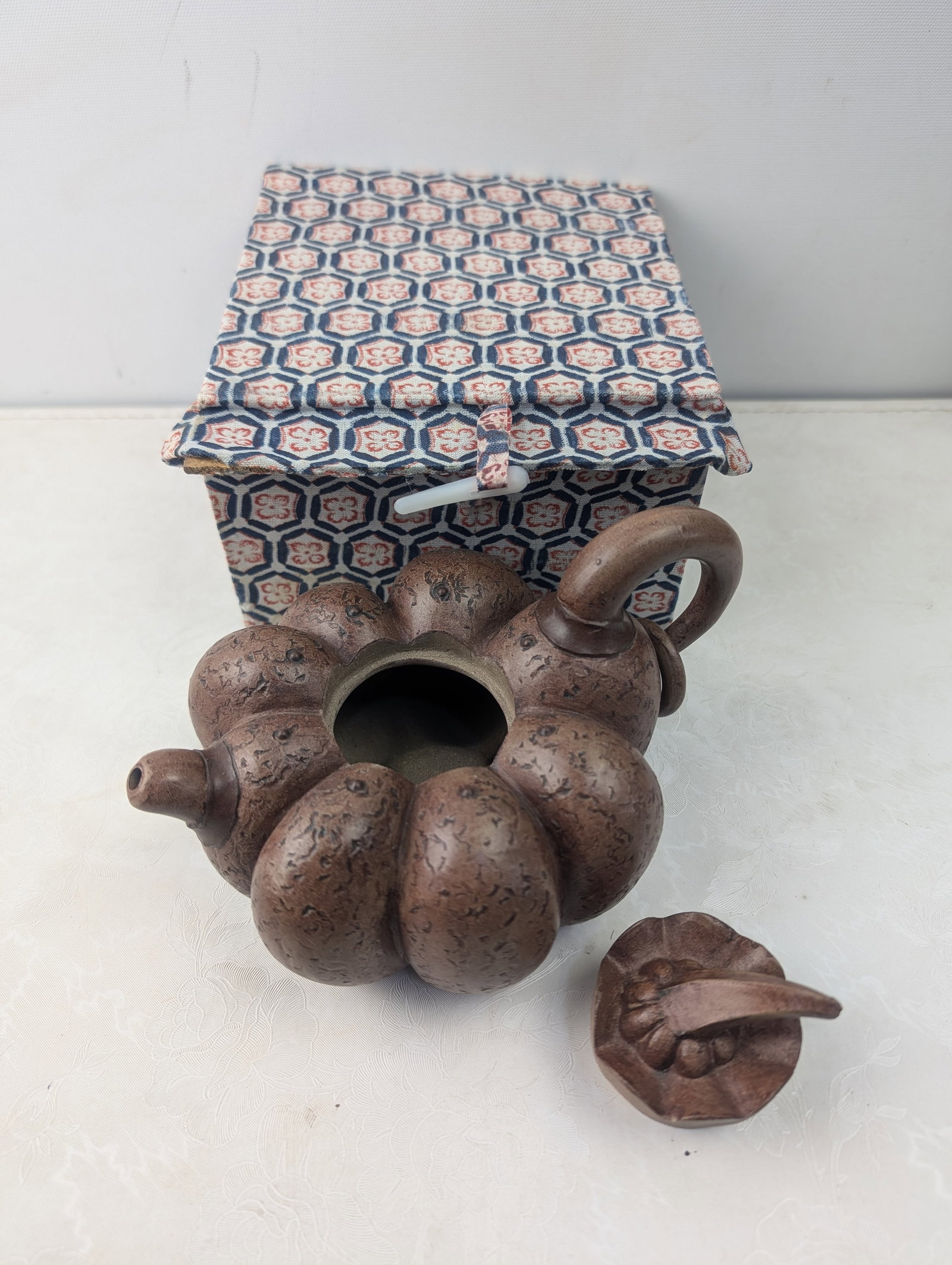 Chinese Yixing Zisha Clay Pumpkin Teapot (1 of 8)