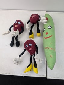 A Lot of 1988 Applause California Raisins Female Plush Figures and Vintage 'Happiness Is' Green