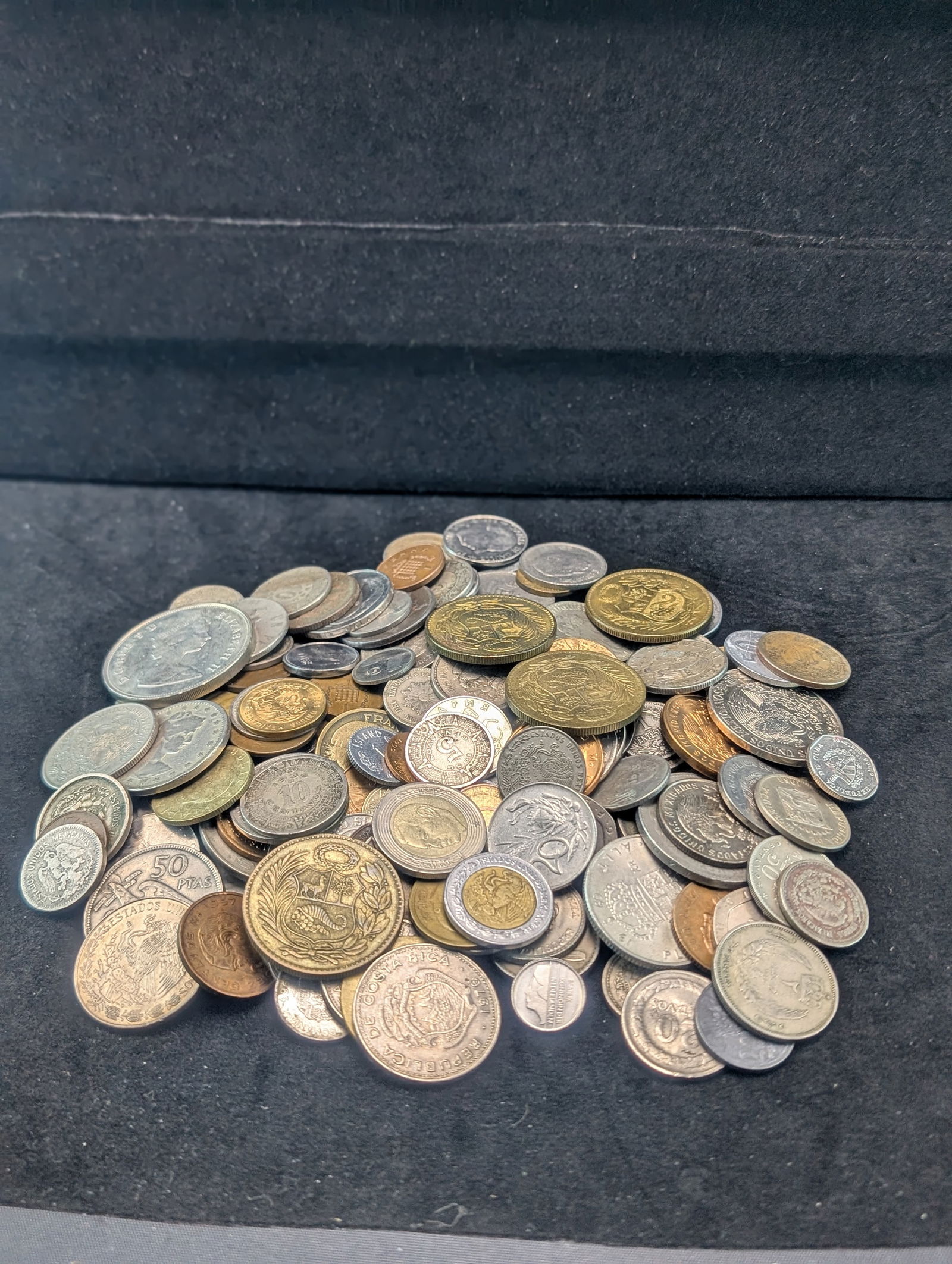 Two Pounds Mixed Foreign Coins. (1 of 5)