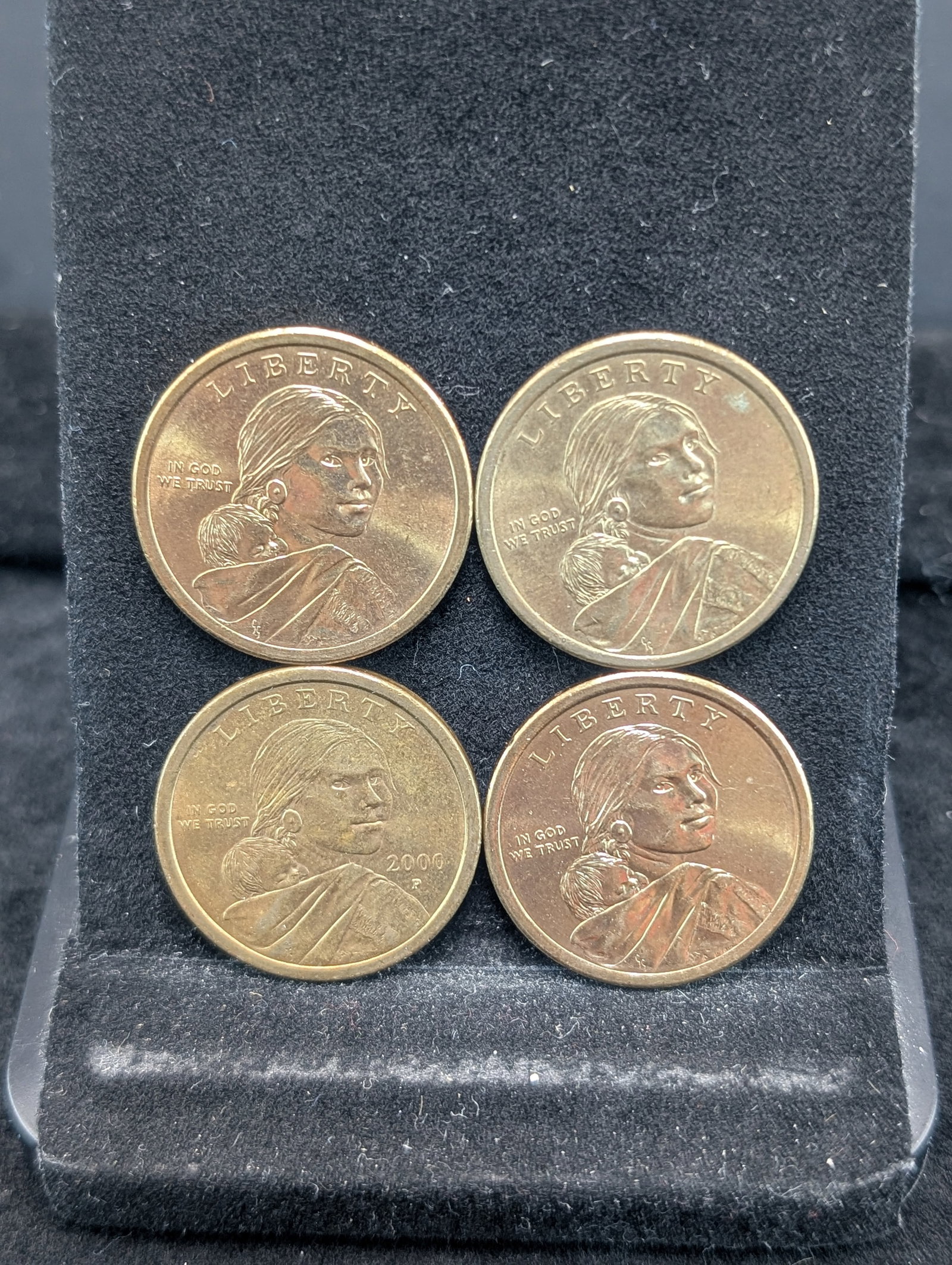(4) Sacagawea Dollars 2000-P, (2) 2009-D, 2010-D: (4) Sacagawea Dollars 2000-P, (2) 2009-D, 2010-D