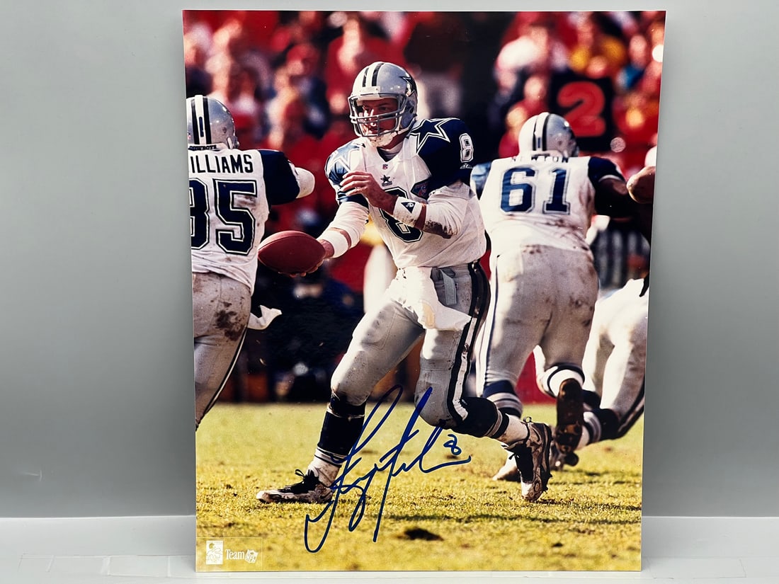 Troy Aikman Dallas Cowboys Football Autographed 8x10 - No COA: Troy Aikman Dallas Cowboys Football Autographed 8x10 - No COA