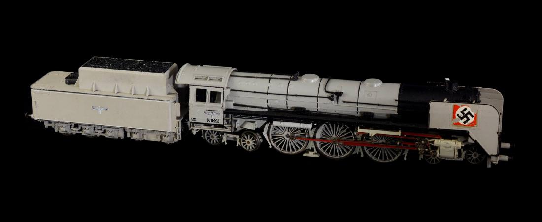 MODEL OF STEAM ENGINE BR 05 003: MODEL OF STEAM ENGINE BR 05 003 Germany - Third Reich made in the late 20th century Model of German steam engine of successful experimental series 3 with tender gray varnish with imperial symbols. HO
