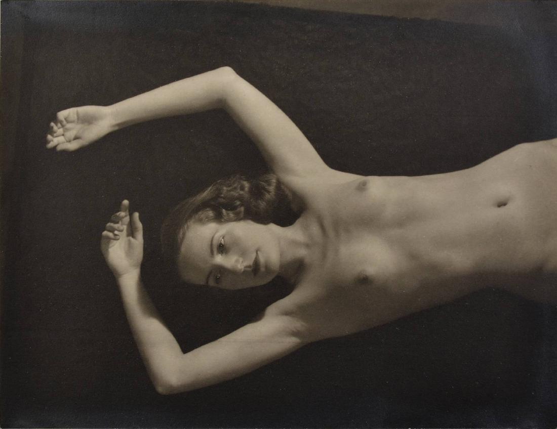 Jaromír Funke (1896-1945): NUDE1939Vintage gelatin silver print on matte paper. 160x122 mm. Attributed in pencil by artist`s daughter on the verso: "Vintage print by my father Jaromír Funke, Miloslava RupeŠov&aacu