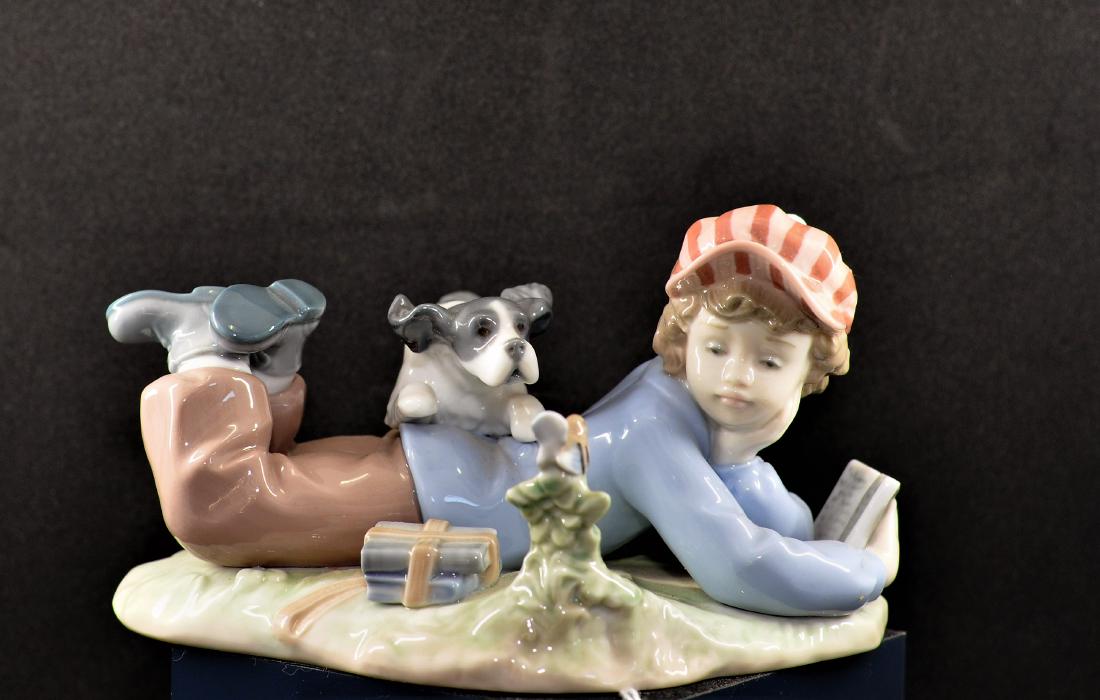 LLADRO FIGURINE ''STUDY BUDDIES'', BOY WITH DOG (5451),: LLADRO FIGURINE ''STUDY BUDDIES'', BOY WITH DOG (5451), UNBOXED (1)