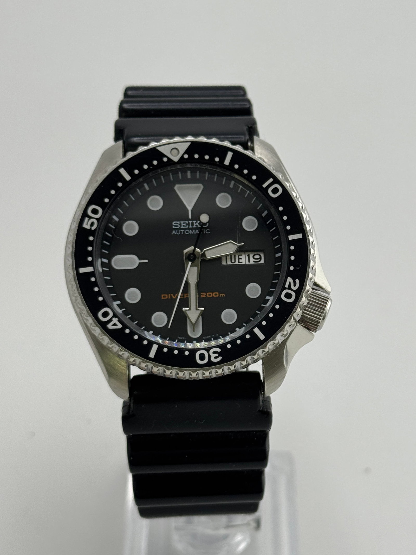 Seiko Scuba Diver: Seiko Scuba Diver, watch only, working at the time of catalogue The working order, accuracy or any implied water resistance of any lots sold is not guaranteed. For more information including