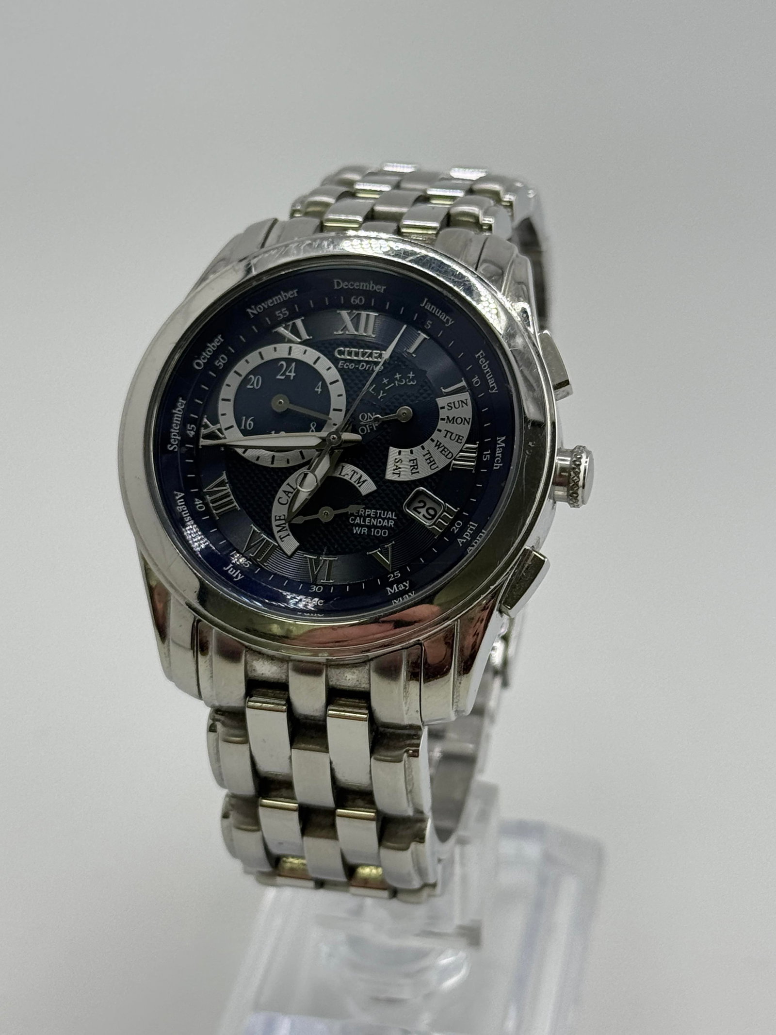 Citizen Eco-Drive Perpetual: Citizen Eco-Drive Perpetual, watch only, working at the time of catalogue The working order, accuracy or any implied water resistance of any lots sold is not guaranteed. For more information