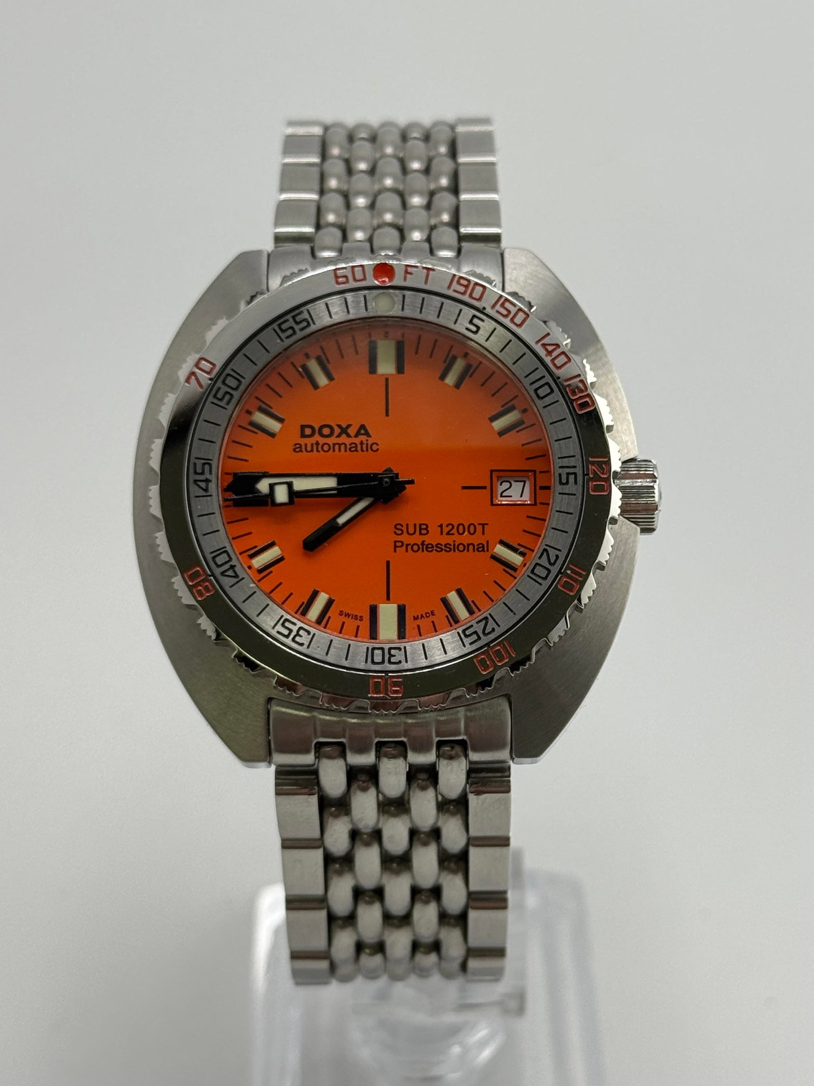 Doxa Sub 1200T: Doxa Sub 1200T, with box and papers , working at the time of catalogue The working order, accuracy or any implied water resistance of any lots sold is not guaranteed. For more information including