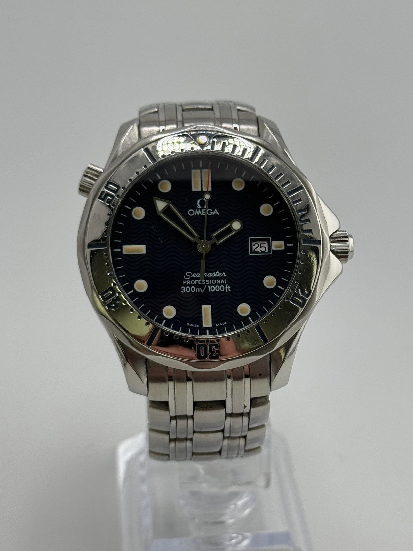 Omega Seamaster 300M: Omega Seamaster 300M, with box and papers, working at the time of catalogue The working order, accuracy or any implied water resistance of any lots sold is not guaranteed. For more information