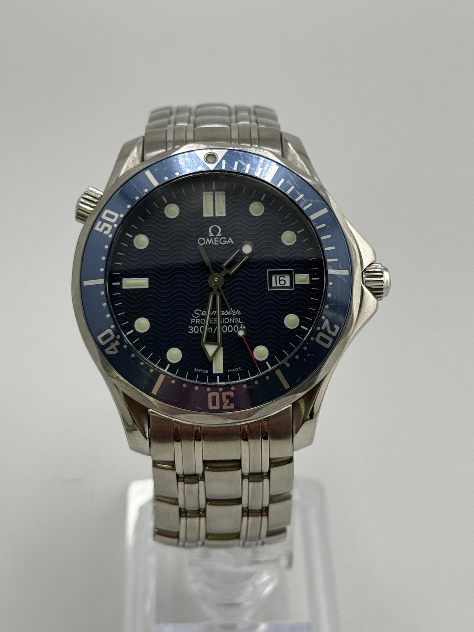 Omega Seamaster 300M ref 25418000: Omega Seamaster 300M, with box and papers, working at the time of catalogue The working order, accuracy or any implied water resistance of any lots sold is not guaranteed. For more information