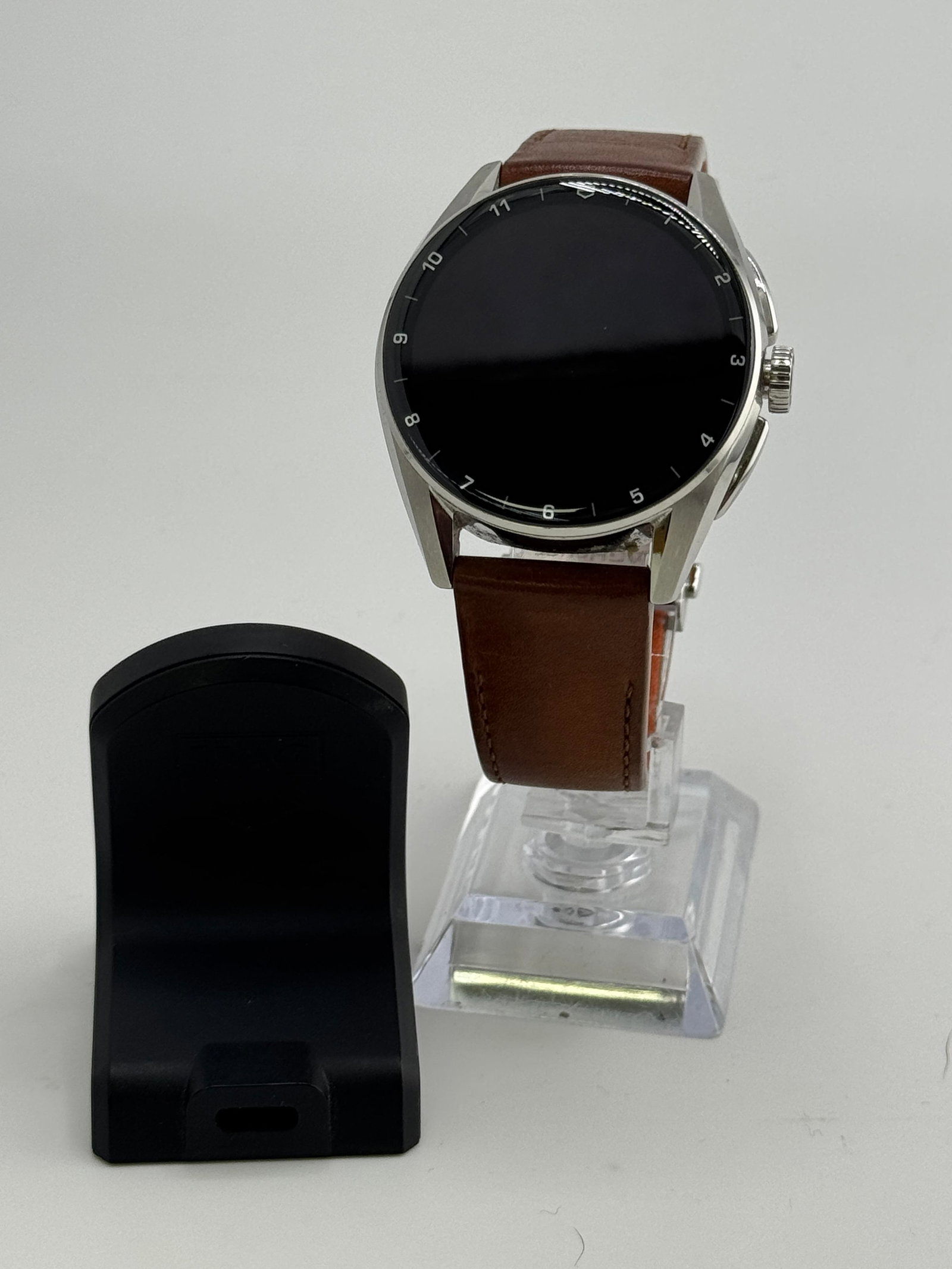 Tag Heuer Connected digital: Tag Heuer Connected digital, watch+box+charger, working at the time of catalogue The working order, accuracy or any implied water resistance of any lots sold is not guaranteed. For more information in