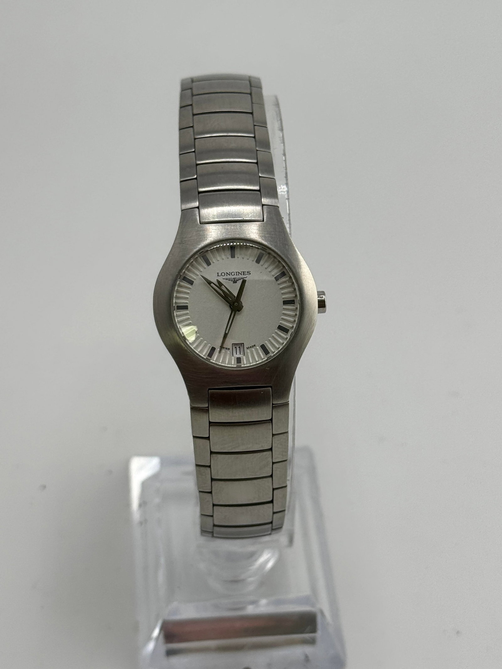 Longines Ladies Steel Watch L3.117.4: Longines Ladies Steel Watch L3.117.4, box, working at the time of catalogue The working order, accuracy or any implied water resistance of any lots sold is not guaranteed. For more information includi