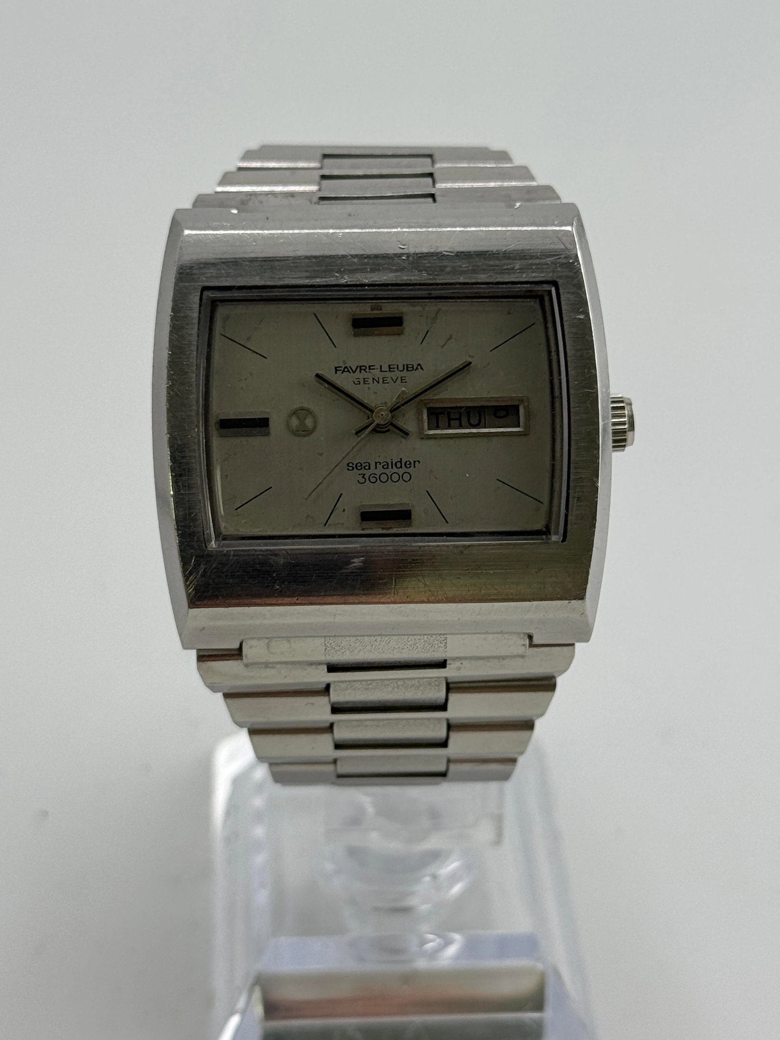 Favre Leuba Sea Raider 36003 Watch: Favre Leuba Sea Raider 36003, watch only, working at the time of catalogue The working order, accuracy or any implied water resistance of any lots sold is not guaranteed. For more information