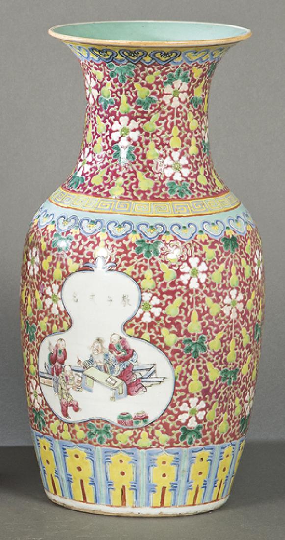 Vase in Chinese porcelain with polychrome glazing, (1 of 1)