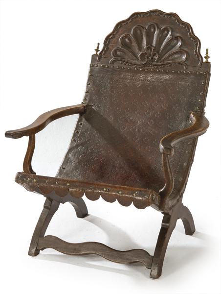 Armchair made of carved red cedar wood with embossed (1 of 1)