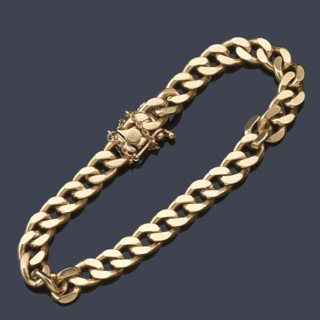 Bracelet with Cuban links in 18K yellow gold: Bracelet with Cuban links in 18K yellow gold.