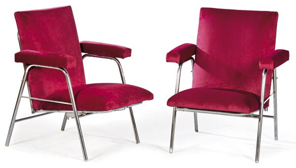 Pair of recliners with tubular structure in chromed: Pair of recliners with tubular structure in chromed metal and velvet upholstery in maroon. Italy, 1970s Size: 84 x 75 x 66 cm