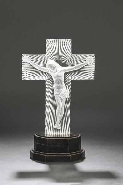 "Crucified Christ", Rene Lalique. In molded glass and: Rene Lalique (France 1860 - 1945) "Crucified Christ" c. 1930-40 In molded glass and acid etched. Model created in 1930. On ebonized wood base. Size: 47 x 27 cms.