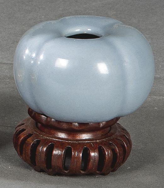 Small bowl in Chinese porcelain in the form of fruit, (1 of 1)