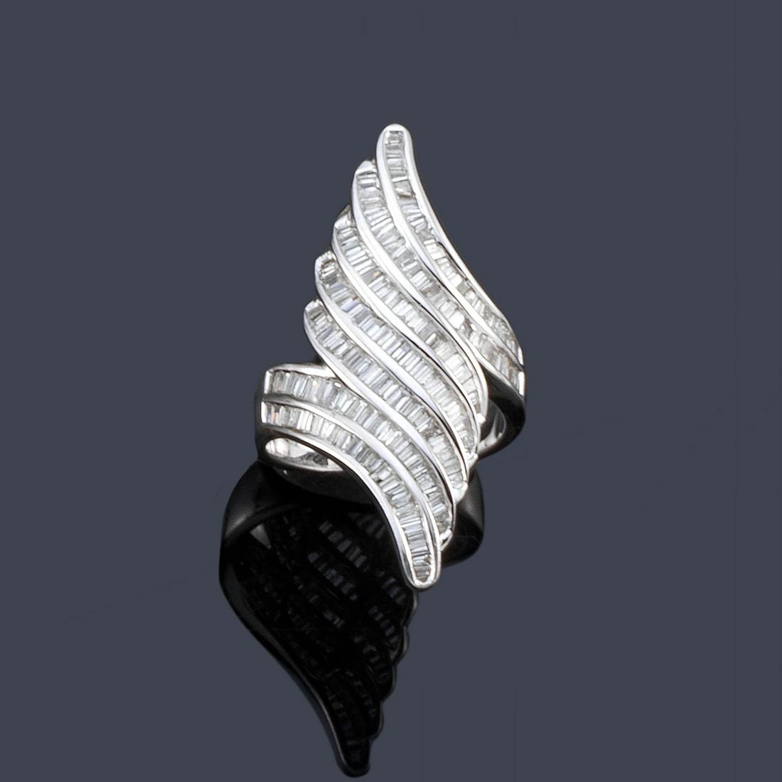 Shuttle ring in 18K white gold with baguette-cut (1 of 1)