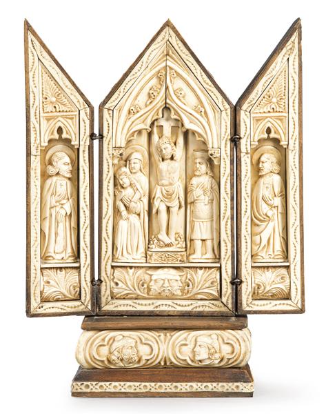 Neo-Gothic triptych in carved wood and bone, Spain h.: Neo-Gothic triptych in carved wood and bone, Spain h. 1940.With a Crucifixion in the center and saints at the doors.Size (open): 29.5 x 31 cms.