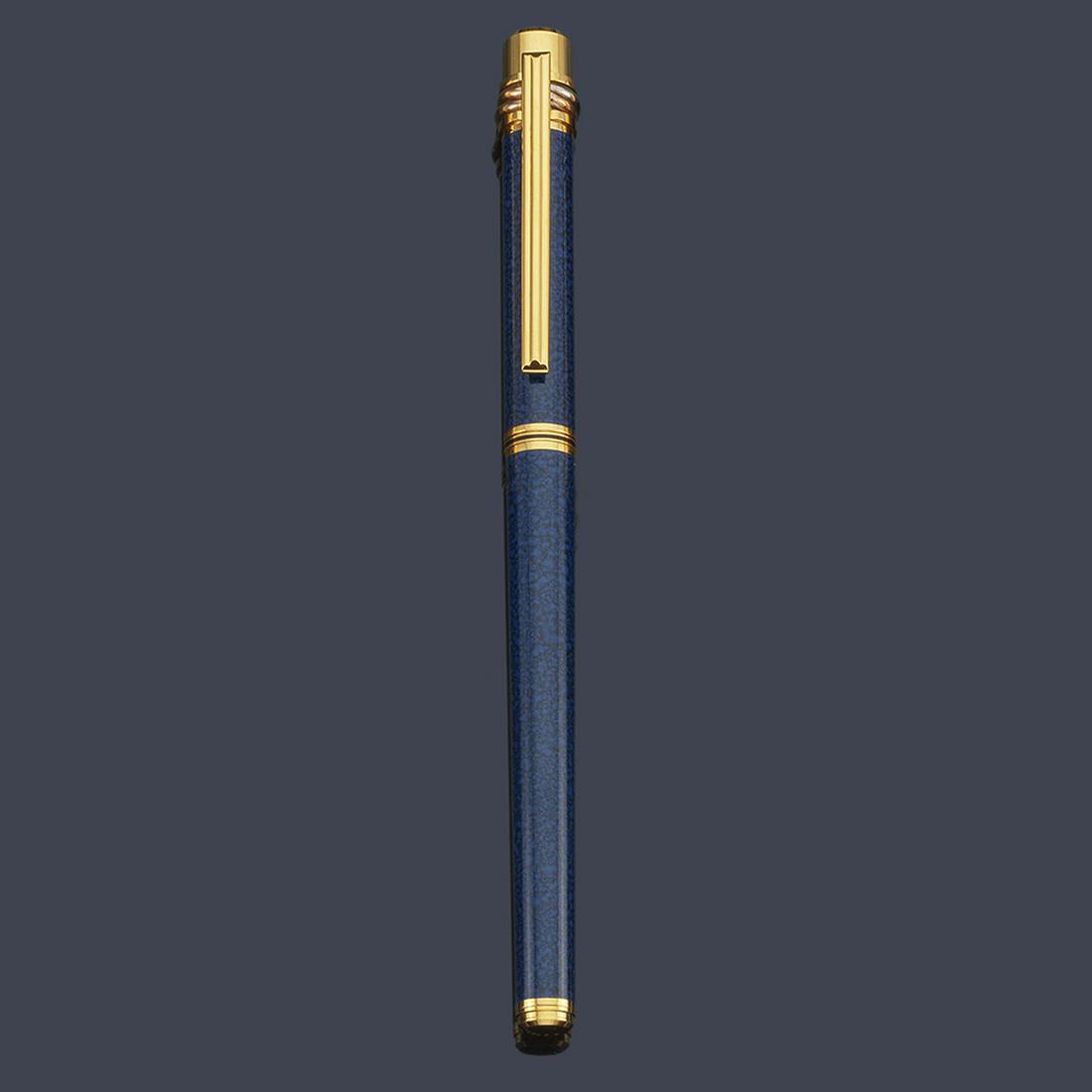 CARTIER Fountain Pen, Paris.: Blue body and cap. Nib in 18k gold. In operation. With case and documentation.