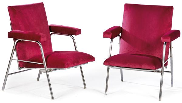 Pair of reclining armchairs, upholstered in: Pair of recliners with a tubular structure in chromed metal and velvet upholstery in maroon color. Italy, 1960s Size:: 84 x 75 x 66 cm