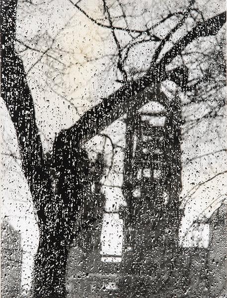 ROBERT FRANK Zurich 1924-Nova Scotia 2019 Rain: ROBERT FRANK Zurich 1924-Nova Scotia 2019 Rain Day. c. 1955 Silver gelatin on Agfa paper Signed Measurements 41 x 30 cm PROVENANCE Christie's Paris, Photographies November 2020 nº 107