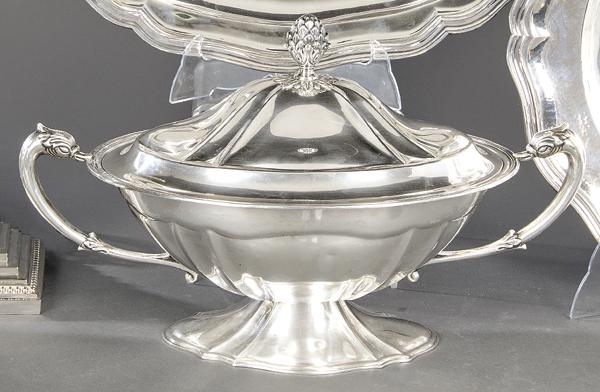 Spanish silver tureen punched 1st Law of Montejo. (1 of 1)