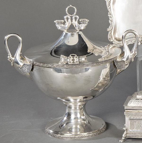Spanish silver tureen punched 1st Law of Montejo. (1 of 1)