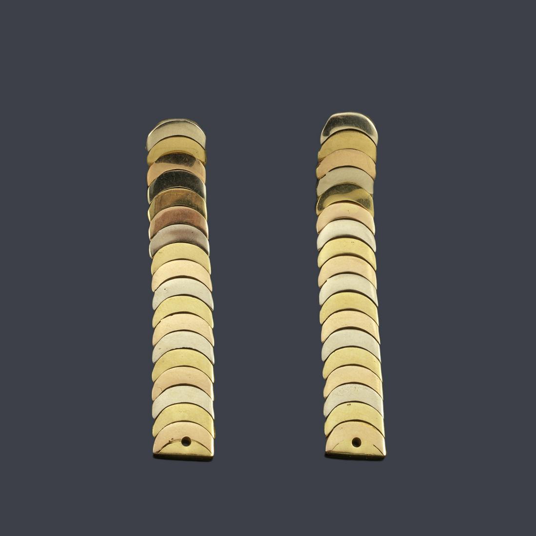 ADRIANO CHIMENTO Long earrings with crescent-shaped: ADRIANO CHIMENTO Long earrings with crescent-shaped links in 18K pink, white and yellow gold. Pressure slopes. Signed.