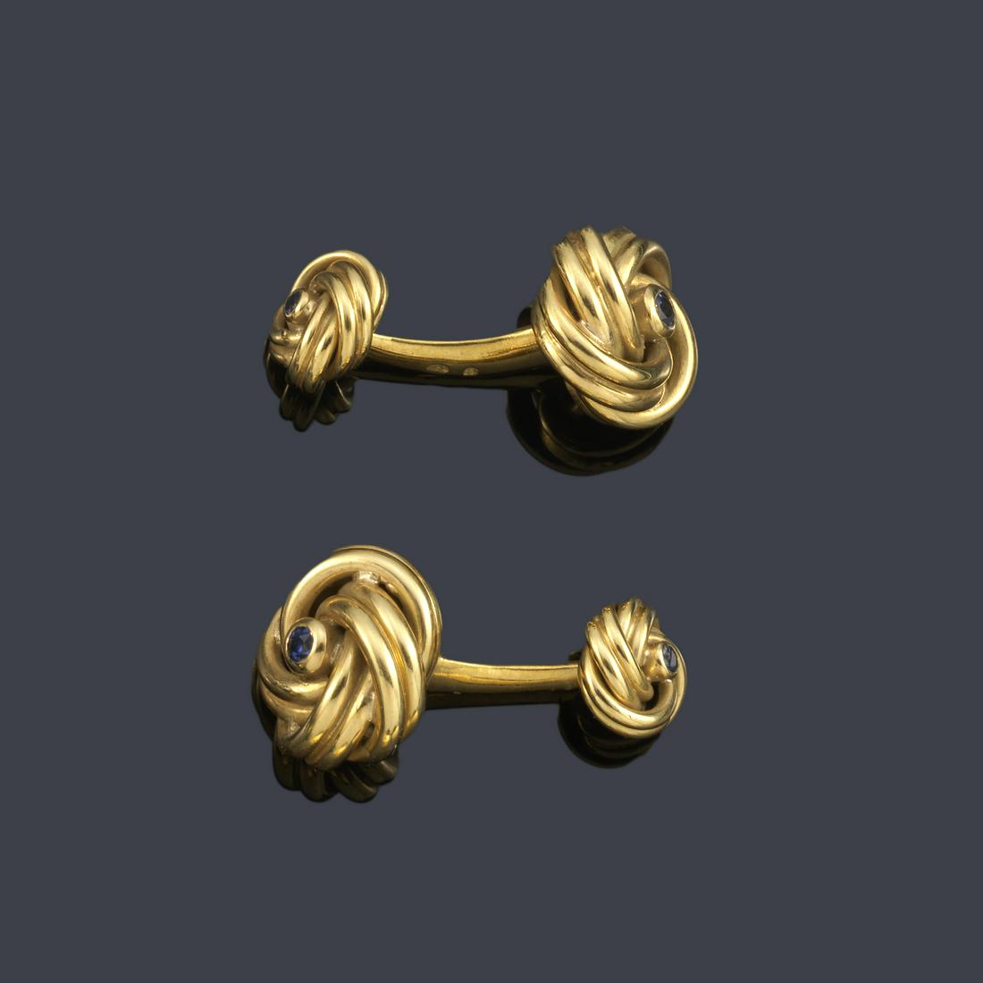Knot-shaped cufflinks with central sapphire in 18K (1 of 1)