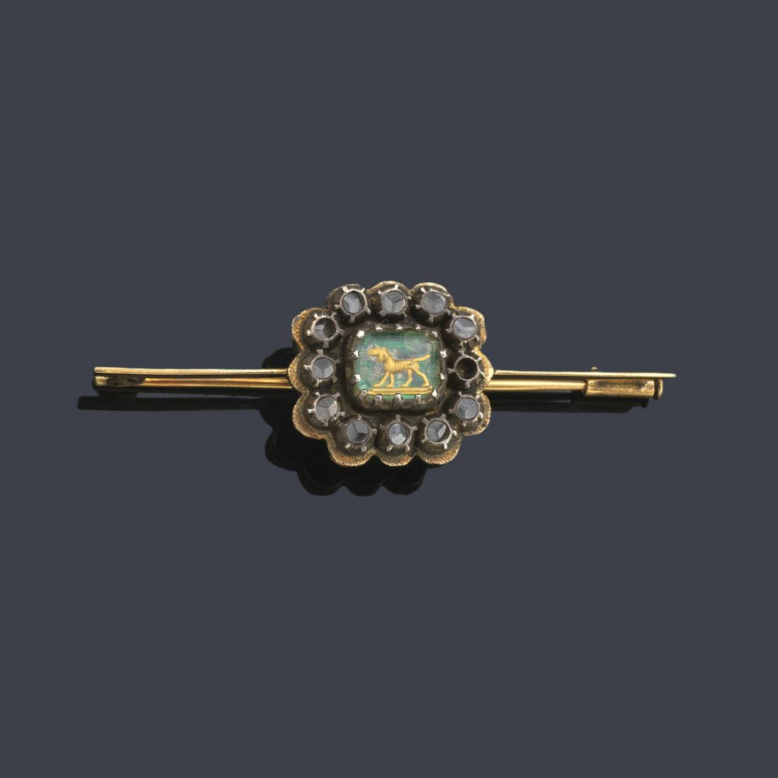 Bar brooch in 18K yellow gold.   Presents a central (1 of 1)
