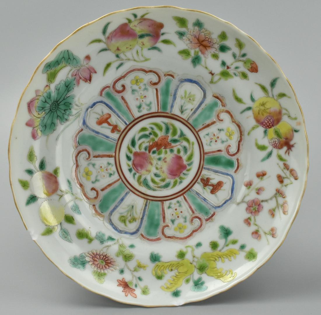 Chines Famille Rose Plate w/ Scalloped Rim,19th C.: A Chinese porcelain plate with a double curved scalloped lip, decorated in the center with peaches & a bat, a band of segmented panels containing floral scroll, lingzhi mushrooms, & swaths of green su