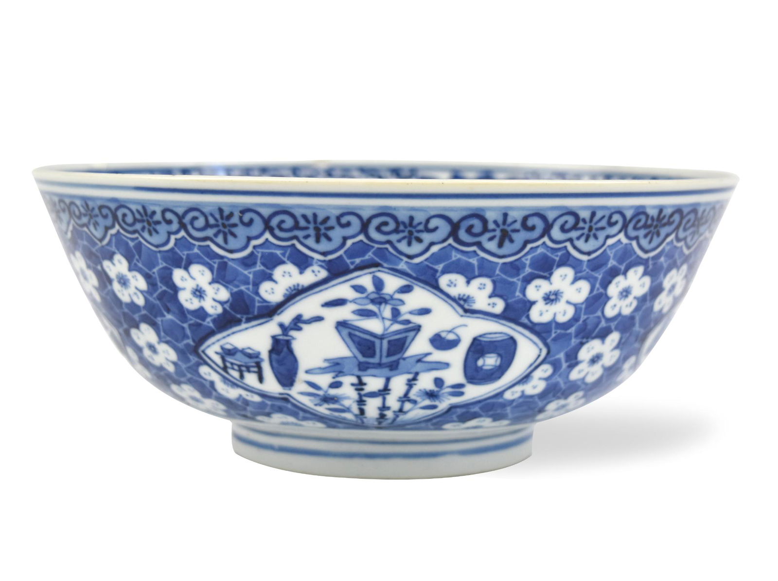 Chinese Blue & White Bowl w/ Antiques, 19th C (1 of 11)