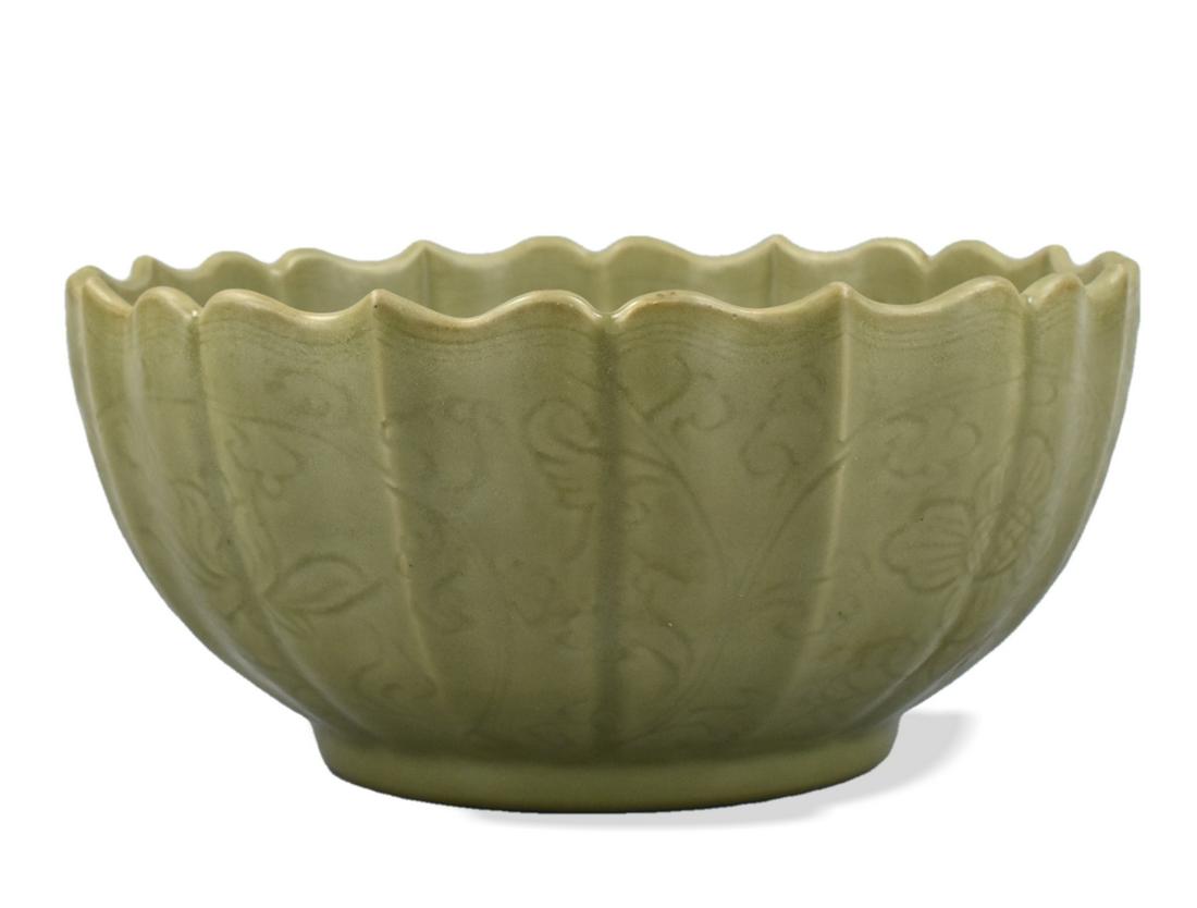 Large Chinese Longquan Celadon Lobed Bowl,Ming D. (1 of 13)