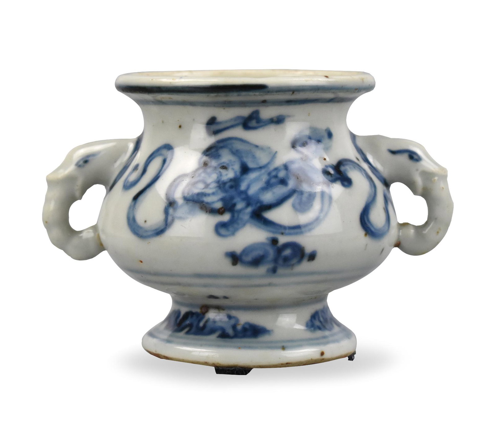 Chinese Blue & White Censer w/ Foo Lion, Ming D.: A Chinese , Ming Dynasty, porcelain elephant handled censer with two blue and white foo lions in the design, Design features a small pedestal base, wide body, with flared rim. H. 3.25" (8.2 cm), D. 4.