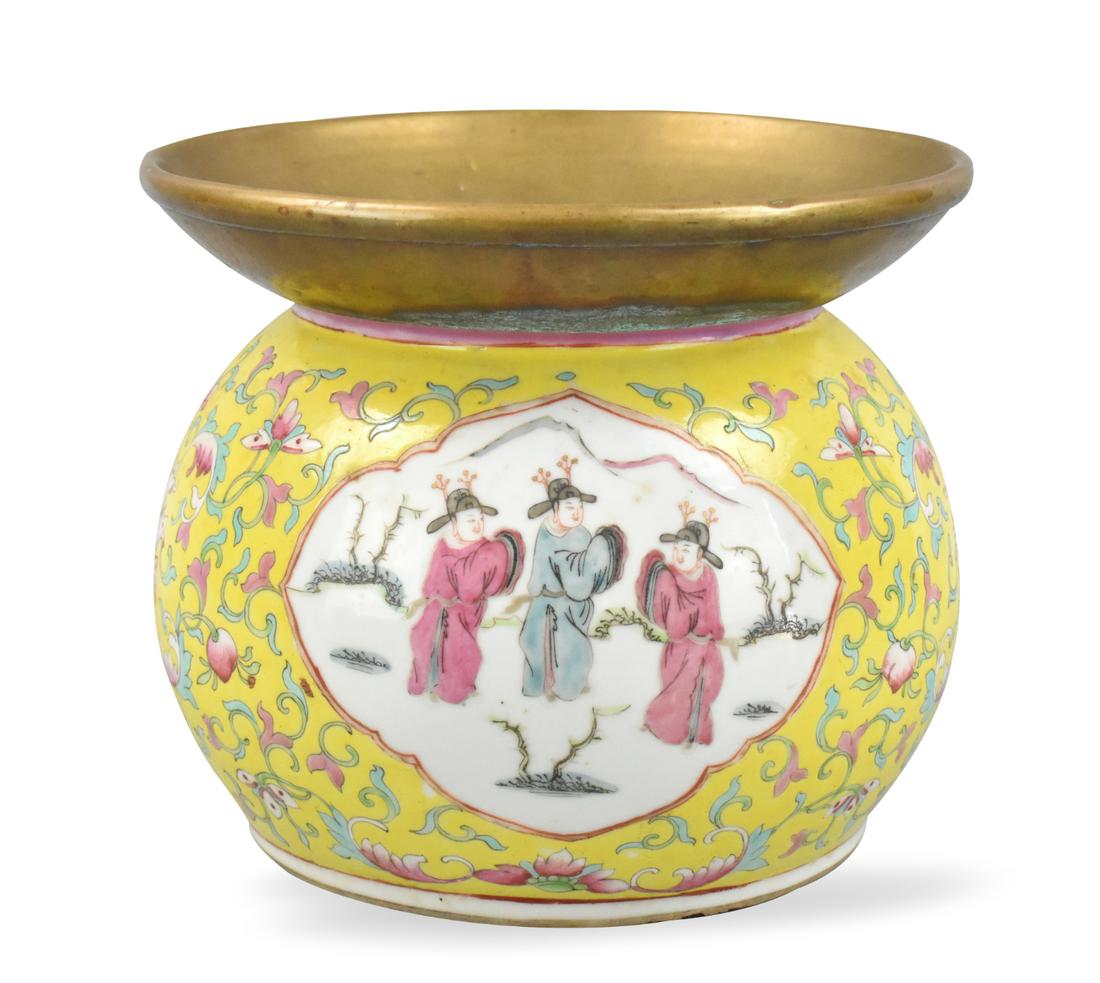 Chinese Yellow Ground Famille Rose Spittoon,19th C (1 of 12)